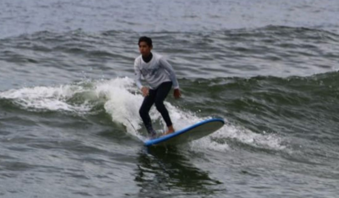 me ajude a comprar uma prancha para meu irmão caçula.