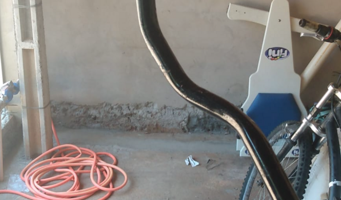 Ajuda para montar bicicleta