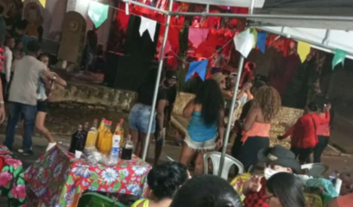 Ajude a ajudar com festejo bneficentes em prol do nosso povo carente do bairro olhos D'água em feira de Santana Bahia 