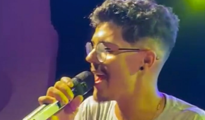 Ajude o Jhony Cantor no seu 1° CD.