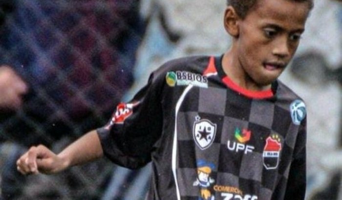 Ajuda pra ir em um torneio na França 