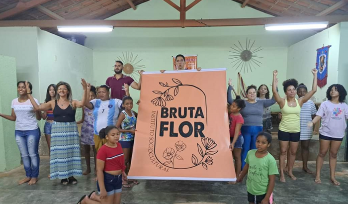 Ajude o Instituto Sociocultural Bruta Flor!