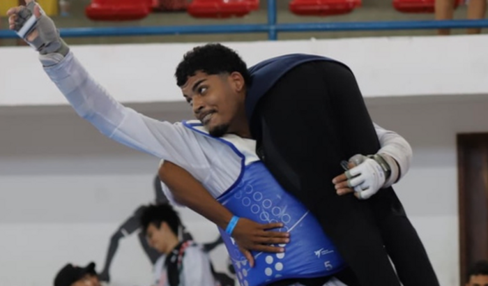 Ajude a fazer minhas cirurgia nos dois joelhos 