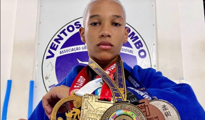 Ajude um atleta de jiu jitsu  a competir 