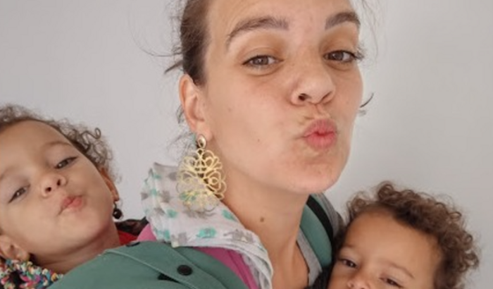 Ajude uma mãe solo a ter autonomia na sua profissão.