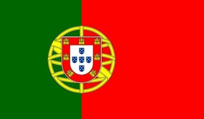 Minha mãe sofre de leucemia e tem o sonho de ir a portugal, porem não temos dinheiro para bancar essa viagem