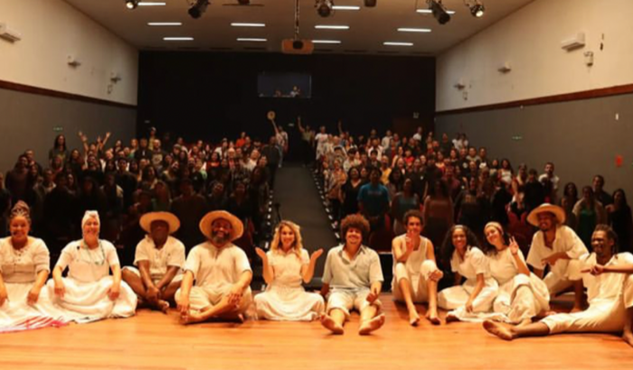 Martin pescador e as lavadeiras do arraial pelo mundo.