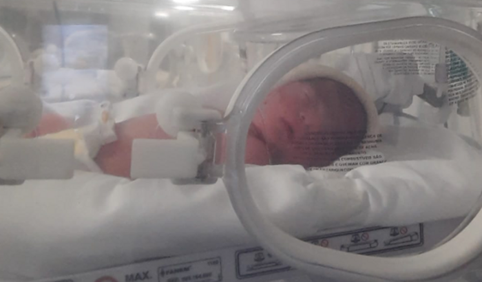 AJUDE A FAMILIA THAYNÁ,CRISTIANE E AS BEBÊS EVELYN E LARA!!!