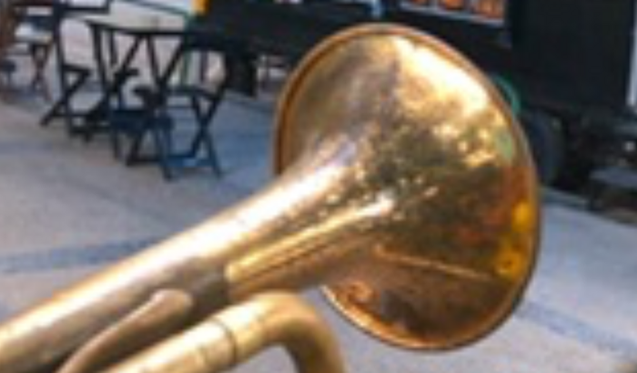 Ajuda para comprar um trompete novo para o artista de rua