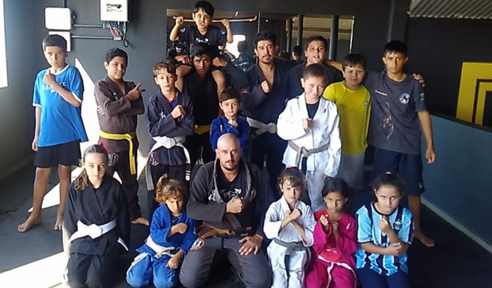 Ajuda projeto social jiu jitsu educar para vencer