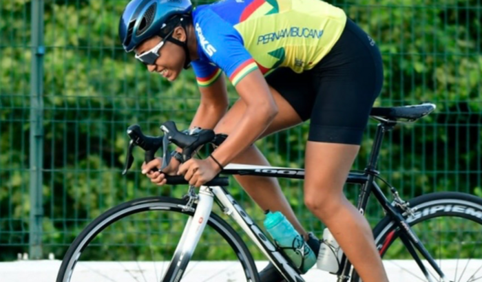 EM PRO DE UMA BIKE NOVA 