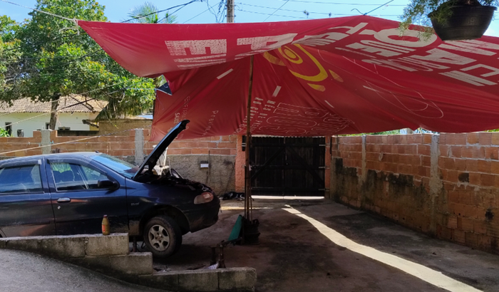 Ajudar na construção de uma.cobertura para trabalhar com mecânica 