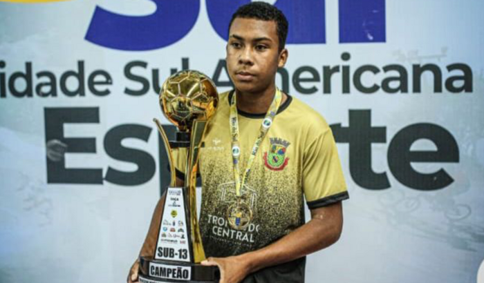 "Olá pessoal Me chamo Erick,tenho 13 anos, e estou criando está vaquinha para ir em busca de um sonho!