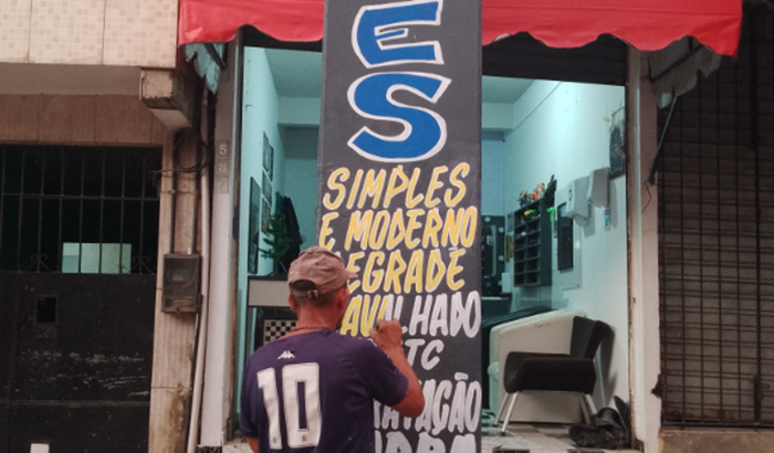 Ajude o Junior a recuperar o seu material de trabalho que foi furtado de sua barbearia