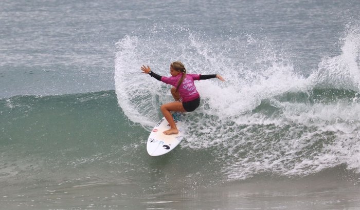Ajude a Maya a competir o brasileiro Amador de surfe 2025
