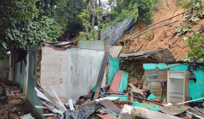 AJUDAR MINHA MAE QUE  FICOU SEM CASA
