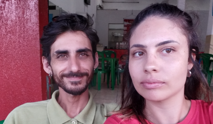 Ajude um casal de autistas em dificuldades emocionais e financeiras