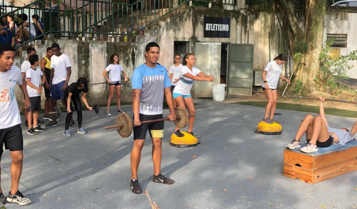 Ajudem-nos a comprar material para treinamento de força para nossos alunos