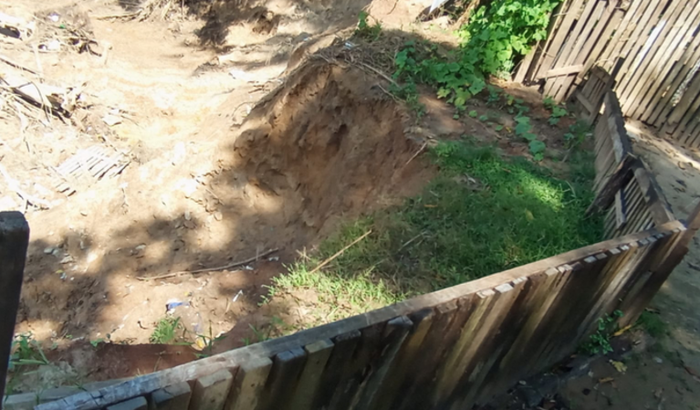 Ajudar a familia de Rio Branco-AC a se mudarem, risco de desmoronamento