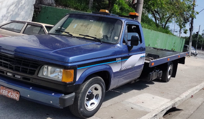 Ajuda o tam guincho a recuperar seu carro roubado