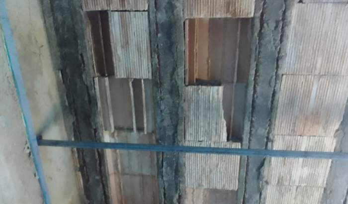 Teto caindo na casa da minha mãe, preciso reformar.