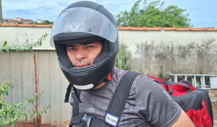 "Ajude-me a Voltar ao Trabalho: Nova Moto para um Recomeço"