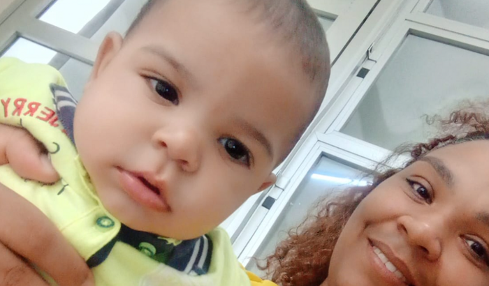 Uma mão  amiga para Yamila e Anthoaine mãe e bebê em desespero!