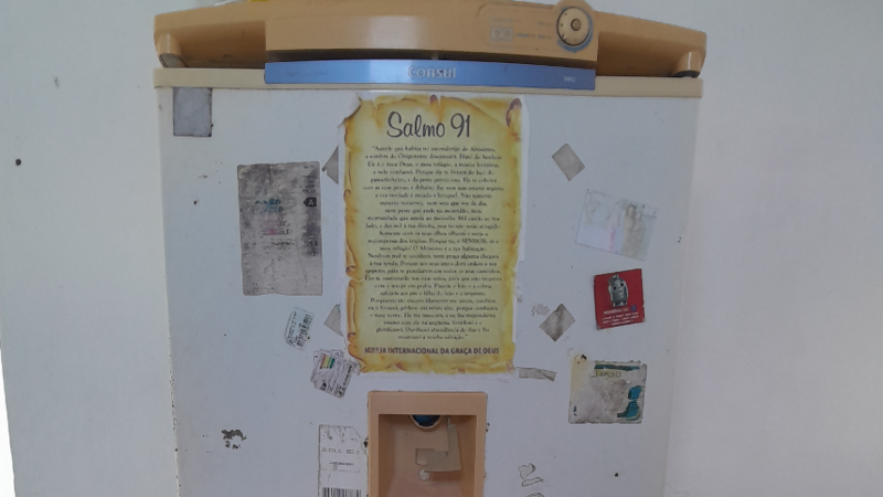 Me Ajudem a comprar uma geladeira por favor estou há dias sem eu moro de aluguel não tenho dinheiro para comprar 