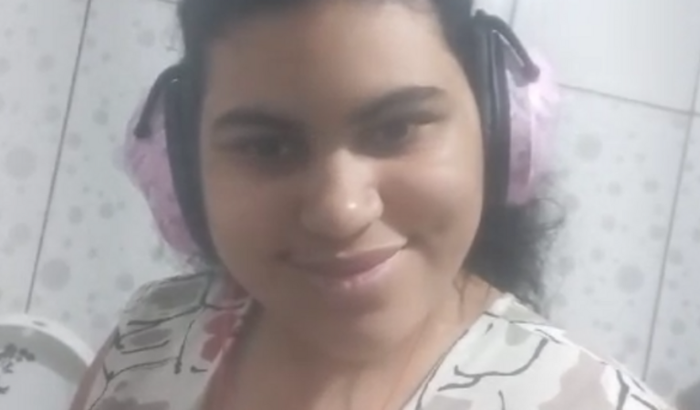 me ajude a construir um quarto com isolamento acústico pra minha irmã autista😭