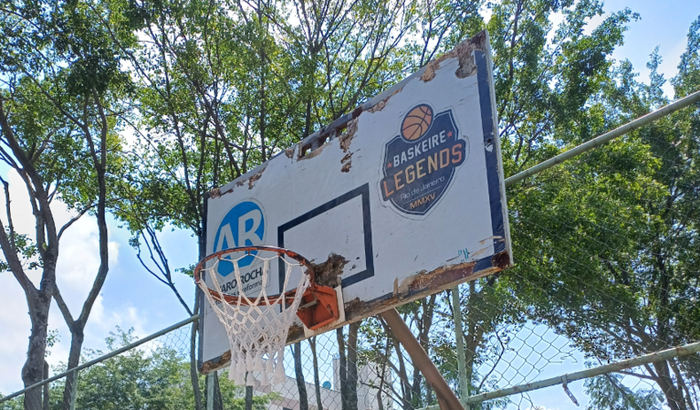Apoie a reforma da quadra do baskeire