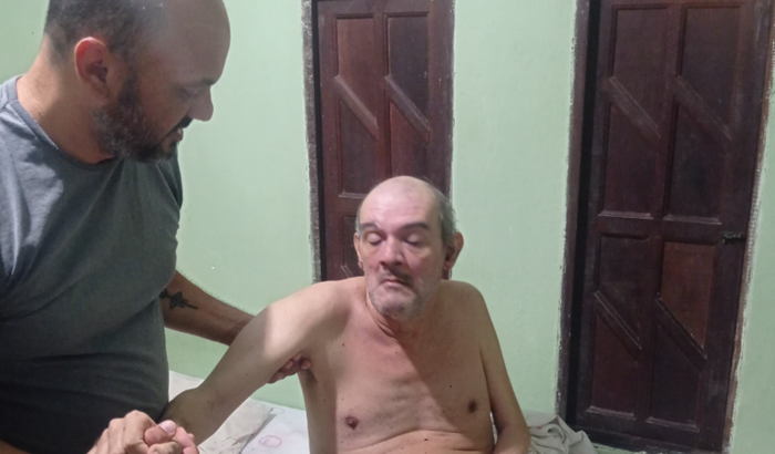 AJUDE DINHO