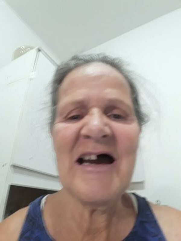 Vamos ajudar Célia Regina tratamento dentario