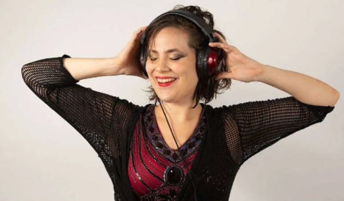 Ajude a Tetel a fazer seu álbum novo!