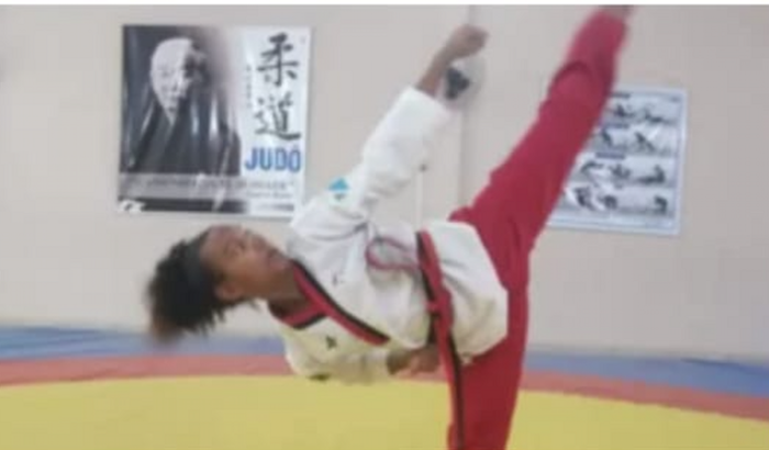 Ajuda a atleta Thays Henrique de Souza a competir no mundial de Taekwondo,em Hong-Kong na China. 