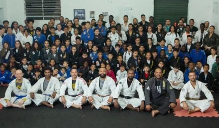 Kimonos para as Crianças da Favela do Pira!