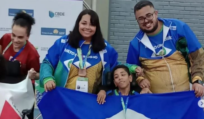 patrocínio de uma calha para bocha adaptada