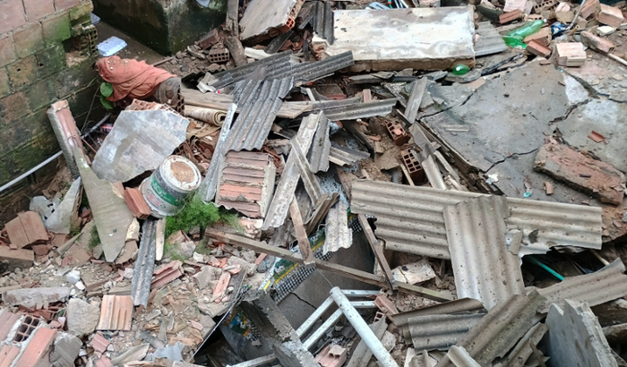 Minha casa caiu, preciso de ajuda 😔🆘