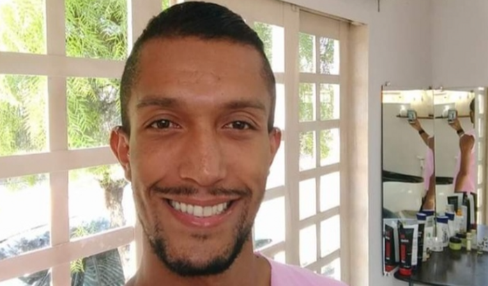 Ajude me, pois vou perder meu salão de cabeleireiro!