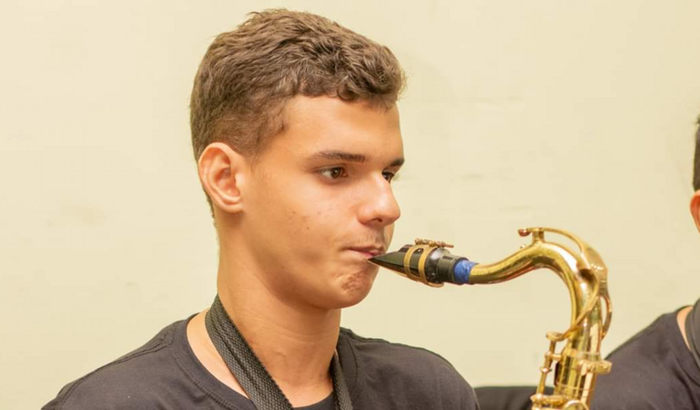 Apoie Gabriel a comprar seu instrumento 🎷 e continuar com seu sonho.  🙏🏻 De poder comprar seu próprio instrumento 