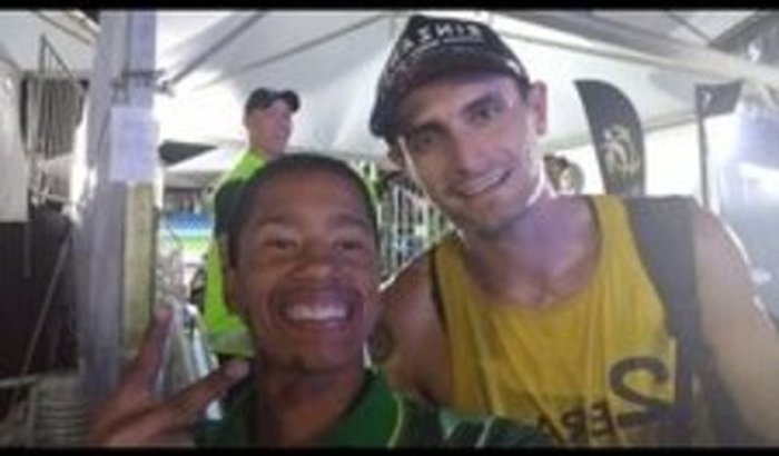 Olá quero ser jogador de vôlei e preciso de ajuda, meu tênis está furado e muito desgastado, me ajude a comprar outro? 