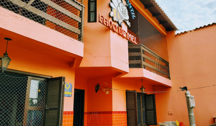 Ajuda para colocar um toldo novo na escola 