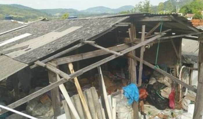 Ajuda para reforma do prédio ,que queimou