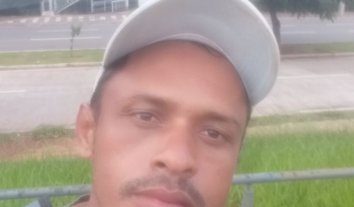 Tô em situação de rua quem poder ajudar ou  até eu alugar um kit net  só agradeço meu pix 62982314631