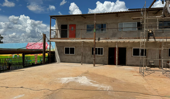 Construção do berçário e quadra.
