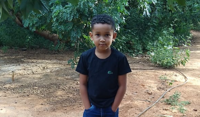 Uma mão amiga para uma mãe está fazendo uma viagem para buscar seu filho da Bahia 