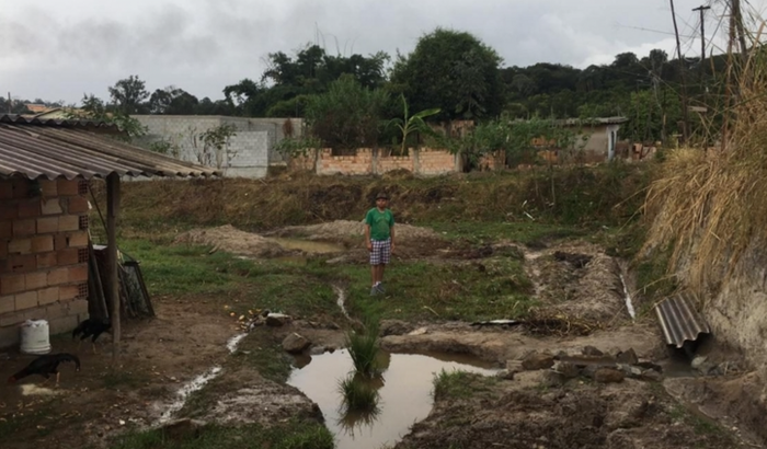 Apoi o Padre Cleiton a construir o santuário de São Miguel Arcanjo 
