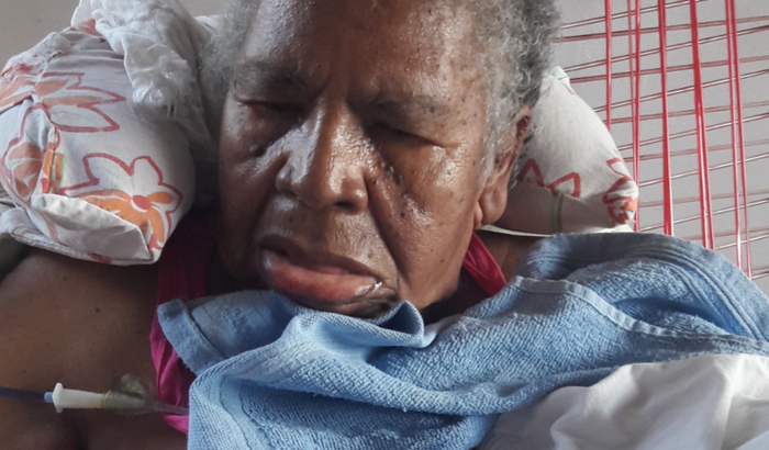 Compra uma cama hospitalar pra minha mãe 