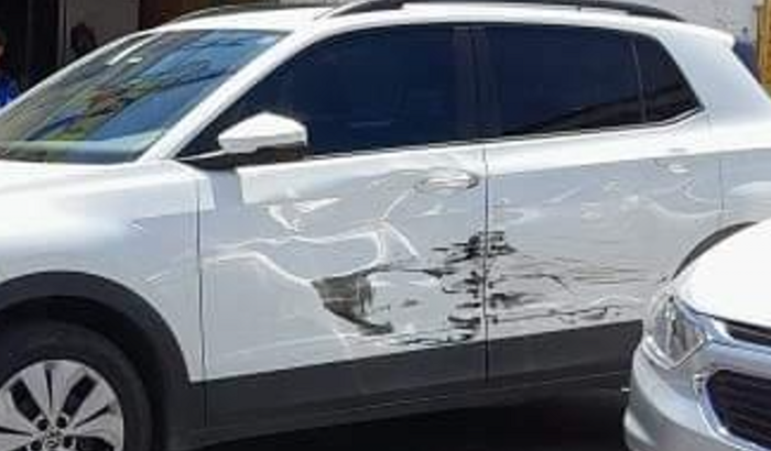 Ajudar a pagar as duas portas do carro, infelizmente o rapaz não quis restaurar e eu ainda sou de menor