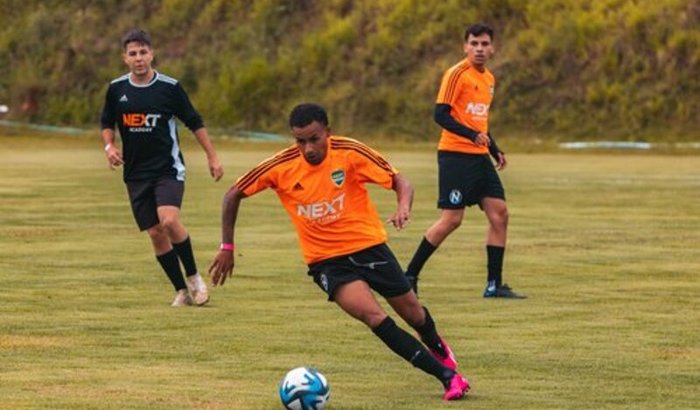 ajuda um atleta estudante 