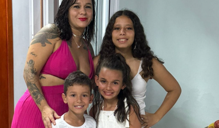 Compra uma cama prós meus 3 filhos que dorme no chão 